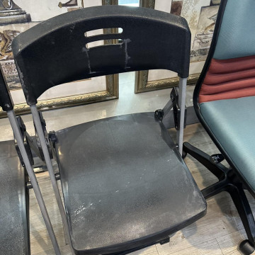 黑色塑膠折疊椅