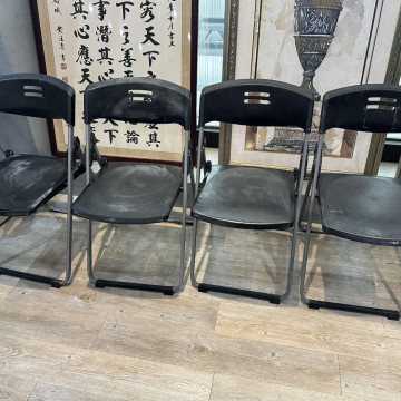 黑色塑膠折疊椅
