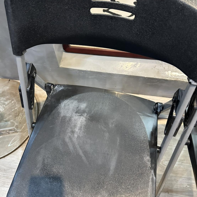 黑色塑膠折疊椅