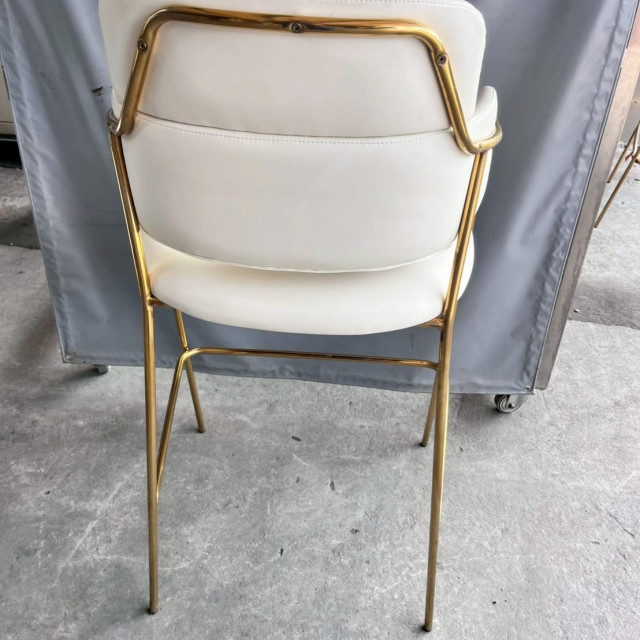 白色皮面鐵腳餐椅