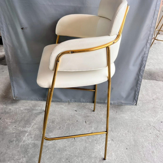 白色皮面鐵腳餐椅