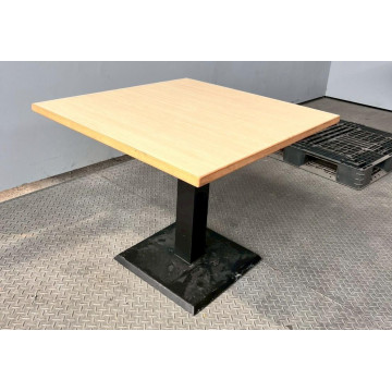 木面鐵製方餐桌