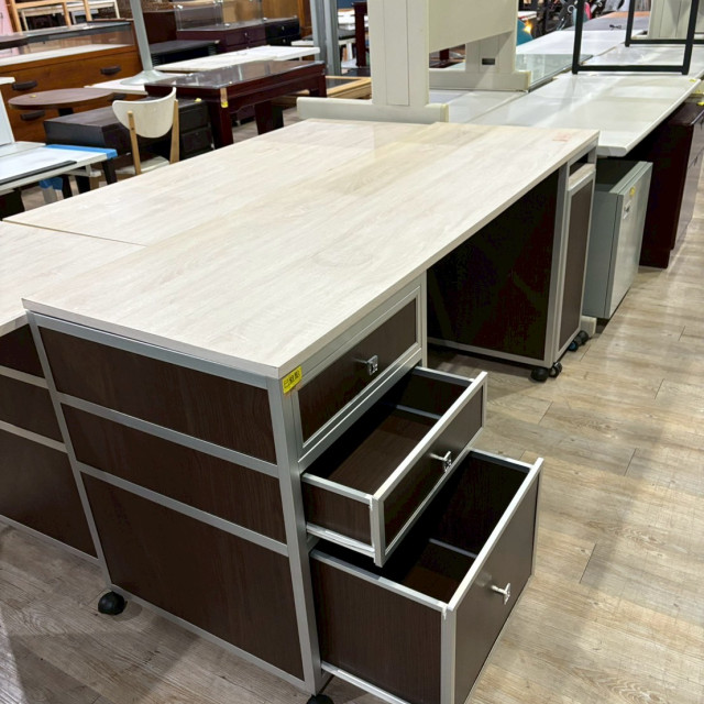 OA辦公桌180公分(有輪子) 辦公桌 長桌 主管桌 職員桌 移動桌